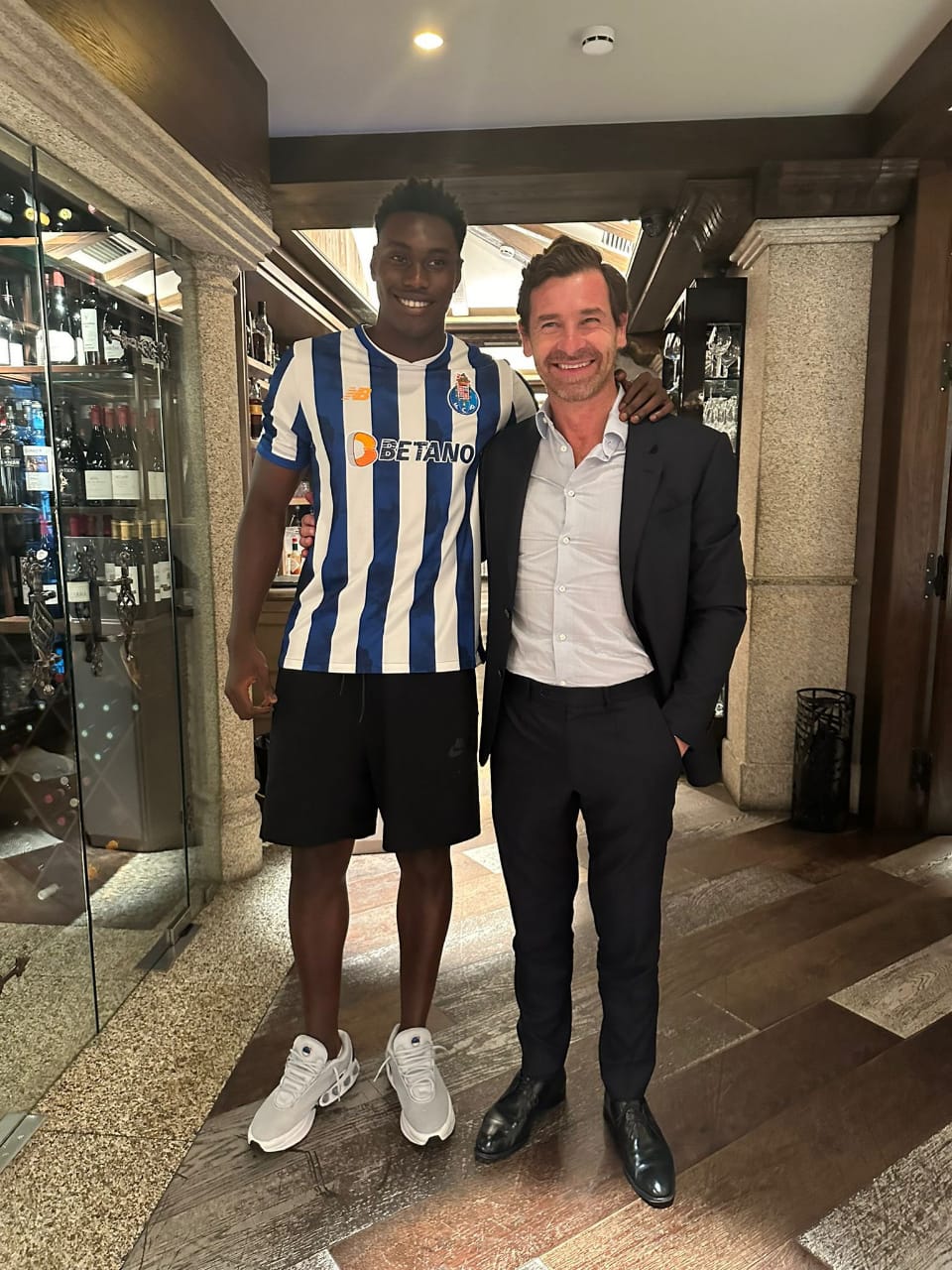 FC Porto Triumphantly Secures the Talented Atlético Madrid Striker Samu Omorodion