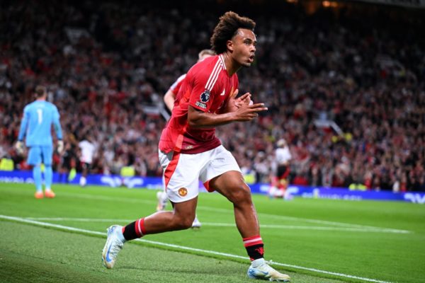 "Zirkzee's Debut Strike Secures Manchester United Victory Over Fulham in Premier League Opener"