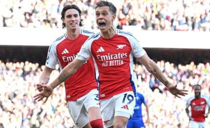 Arsenal leave it late to earn crucial win over Leicester