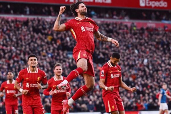 Liverpool's Crush Ipswich Town 4-1 to Maintain Premier League Lead