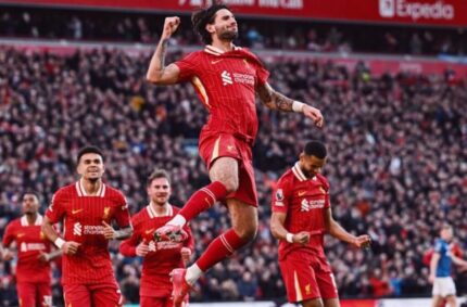 Liverpool's Crush Ipswich Town 4-1 to Maintain Premier League Lead