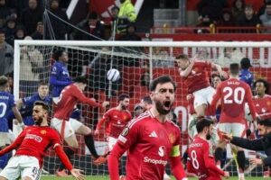 Manchester United Secures Europa Quarter-Final Spot with Fernandes' Hat-Trick in Dominant 4-1 Win Over Sociedad