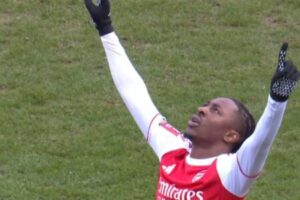 Arsenal Edge Mansfield in Hard-Fought FA Cup Tie as Teenagers Make History and Madueke Brings Up Century