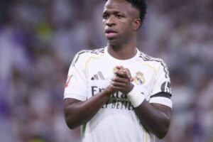 VINICIUS LOCKS THE BERNABÉU VAULT! REAL MADRID HAND BRAZILIAN STAR A 6-YEAR DEAL AS TRANSFER RUMOURS WAVE THE WHITE FLAG